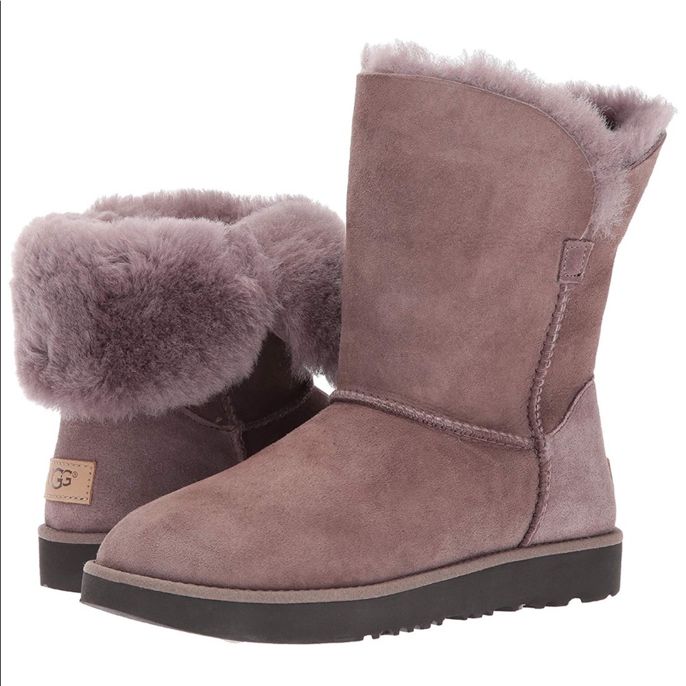UGG Women’s Classic Cuff Short Winter Boot